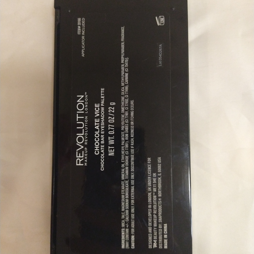 Revolution Chocolate Vice bar eyeshadow palette - Picture 3 of 3